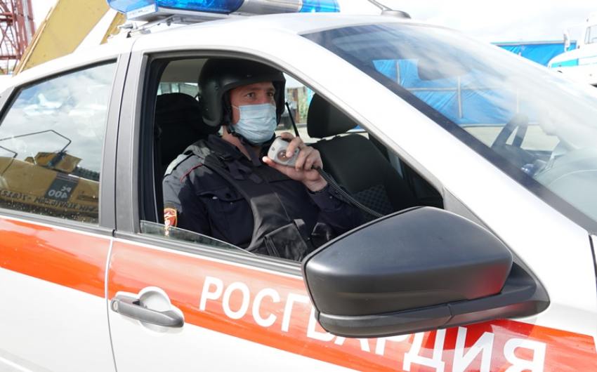 В Архангельске сотрудники Росгвардии задержали женщину, находящуюся в розыске